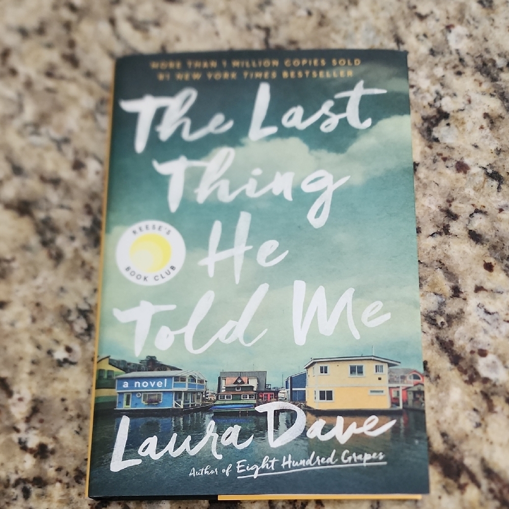The Last Thing He Told Me by - Blue Cover